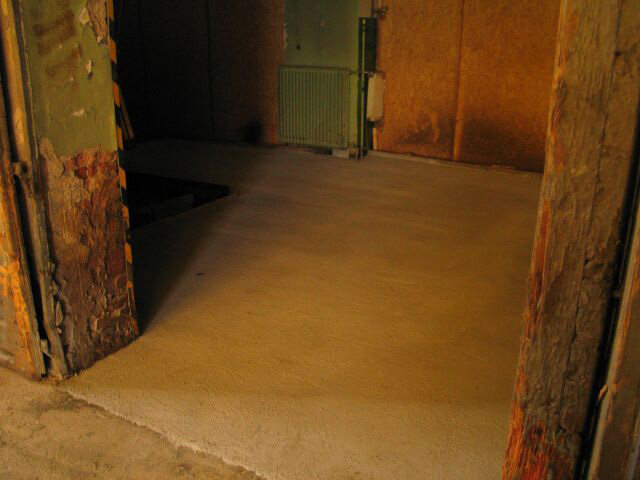 Tisztított, és helyreállított betonpadozat